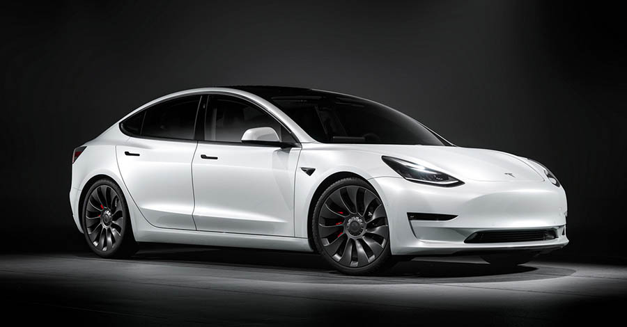 Tesla Model 3 szemből