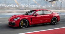2019-es Porsche Panamera GTS pályán