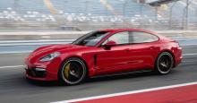 2019-es Porsche Panamera GTS pályán