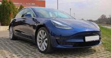 2019-es Tesla Model 3 elölről